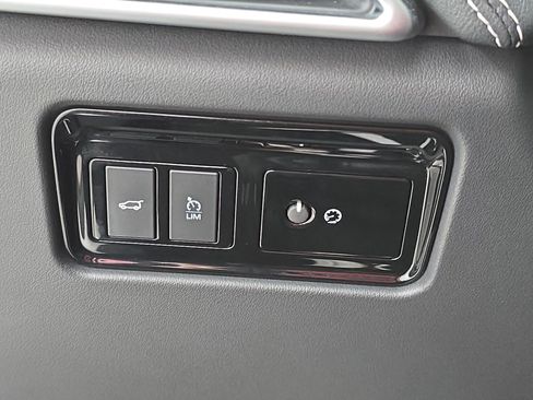 Used 2019 Jaguar F-PACE S image 26