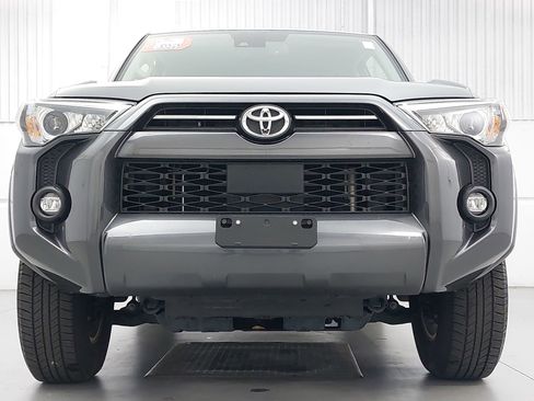 Used 2021 Toyota 4Runner SR5 image 10