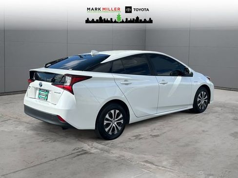 Certified 2022 Toyota Prius LE image 5