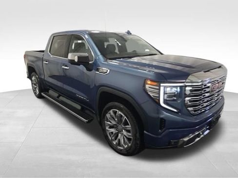 Used 2025 GMC Sierra 1500 Denali w/ Denali Reserve Package AWD/4WD image 3