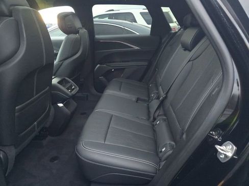 Used 2024 Cadillac Lyriq Luxury AWD/4WD image 21