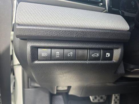 Used 2025 Toyota Camry SE w/ Convenience Package FWD image 23