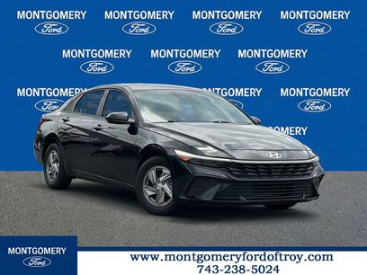 Used 2025 Hyundai Elantra SE