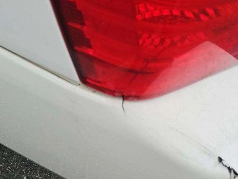 Used 2009 Kia Sedona LX image 28