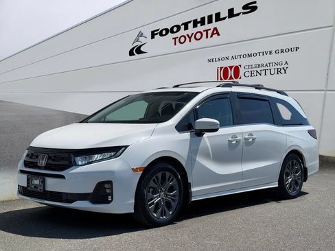Used 2025 Honda Odyssey Touring image 3