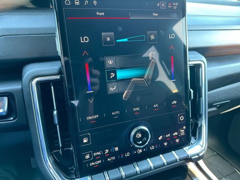 Used 2025 GMC Yukon Denali image 19