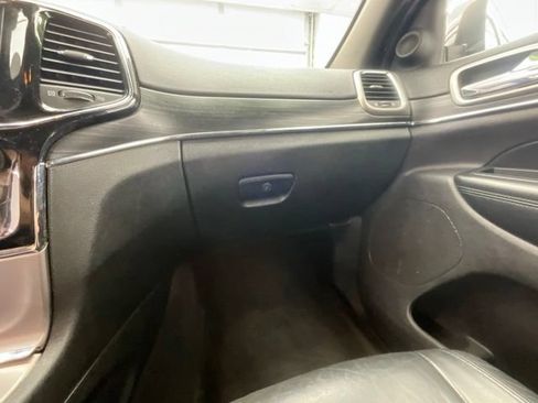 Used 2019 Jeep Grand Cherokee Limited AWD/4WD image 10