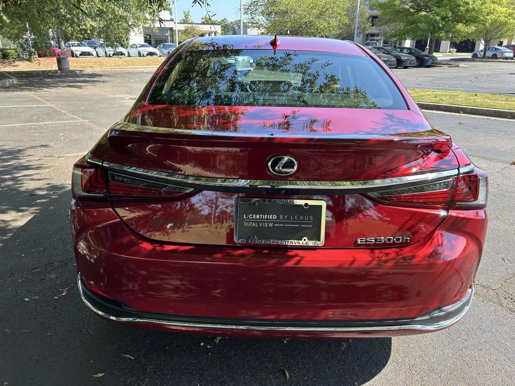 Used 2025 Lexus ES 300h Ultra Luxury FWD image 3