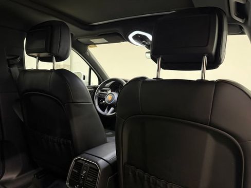 Certified 2026 Porsche Macan AWD/4WD image 26