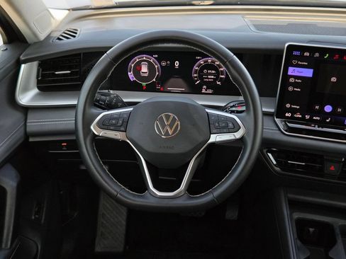 Used 2026 Volkswagen Tiguan SE FWD image 23