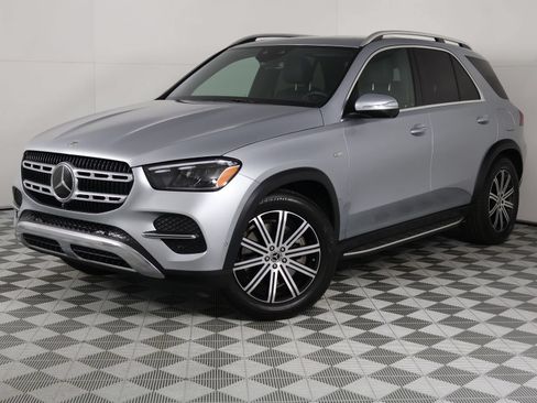 Used 2025 Mercedes-Benz GLE 450e 4MATIC image 3