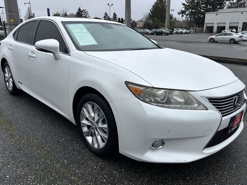 Used 2013 Lexus ES 300h w/ Luxury Pkg image 3