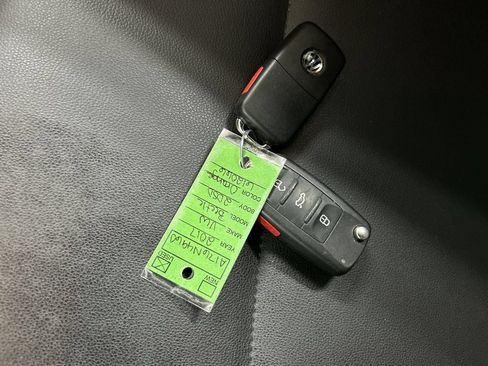 Used 2017 Volkswagen Beetle 1.8T SEL FWD image 12