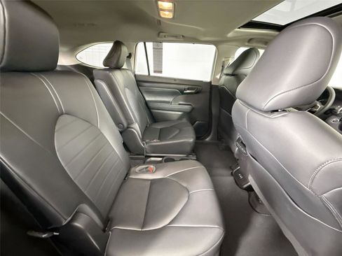 Certified 2023 Toyota Highlander XLE image 45
