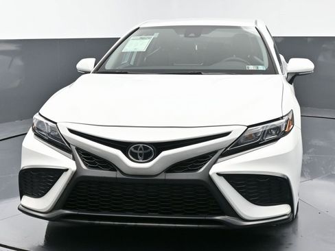 Used 2023 Toyota Camry SE image 5