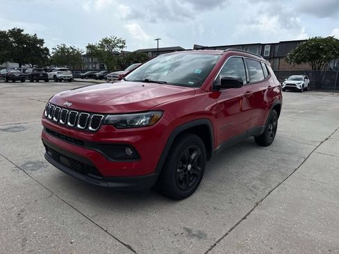 Used 2024 Jeep Compass Latitude w/ Altitude Special Edition AWD/4WD image 3