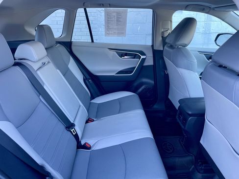 Used 2023 Toyota RAV4 Limited image 31