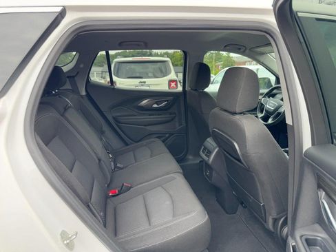 Used 2024 GMC Terrain SLE FWD image 12