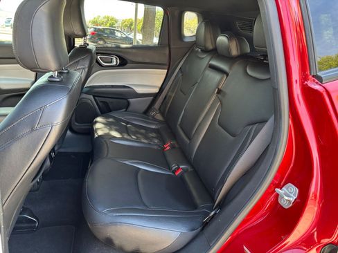 Used 2025 Jeep Compass Limited image 21