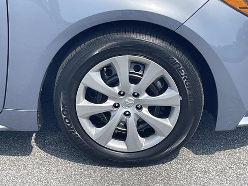 Used 2025 Toyota Corolla LE image 9