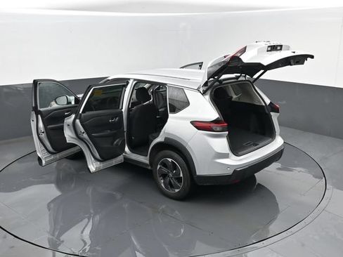 Used 2024 Nissan Rogue SV AWD/4WD image 25