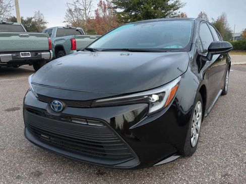 Used 2024 Toyota Corolla LE image 2