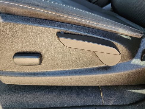 Used 2021 Chevrolet Colorado LT image 13