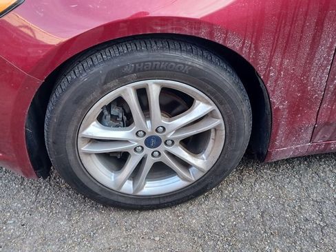 Used 2018 Ford Fusion SE w/ Fusion SE Technology Package image 3