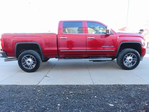 Used 2018 GMC Sierra 2500 Denali w/ Duramax Plus Package image 9