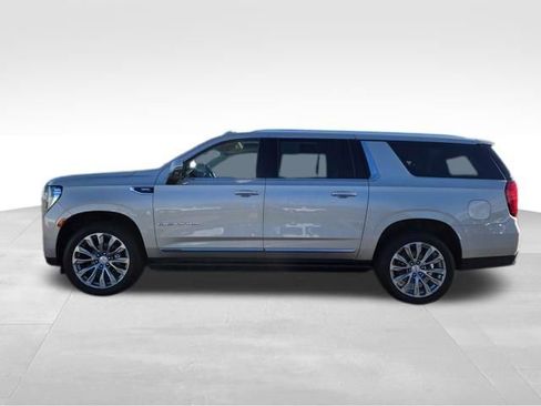 Used 2021 GMC Yukon XL Denali w/ Denali Premium Package image 8