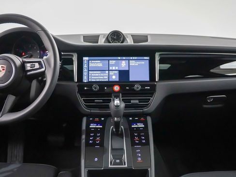 Certified 2025 Porsche Macan image 21