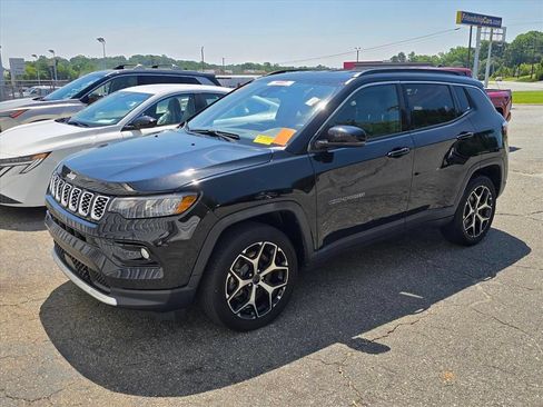 Used 2025 Jeep Compass Limited AWD/4WD image 2