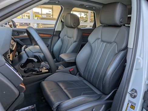 Used 2023 Audi Q5 e Premium Plus w/ Premium Plus Package image 28