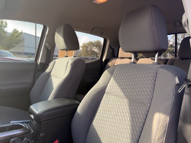 Used 2022 Toyota Tacoma SR5 RWD image 10