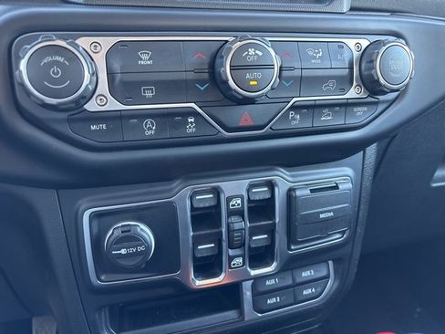 Used 2022 Jeep Gladiator Overland image 23