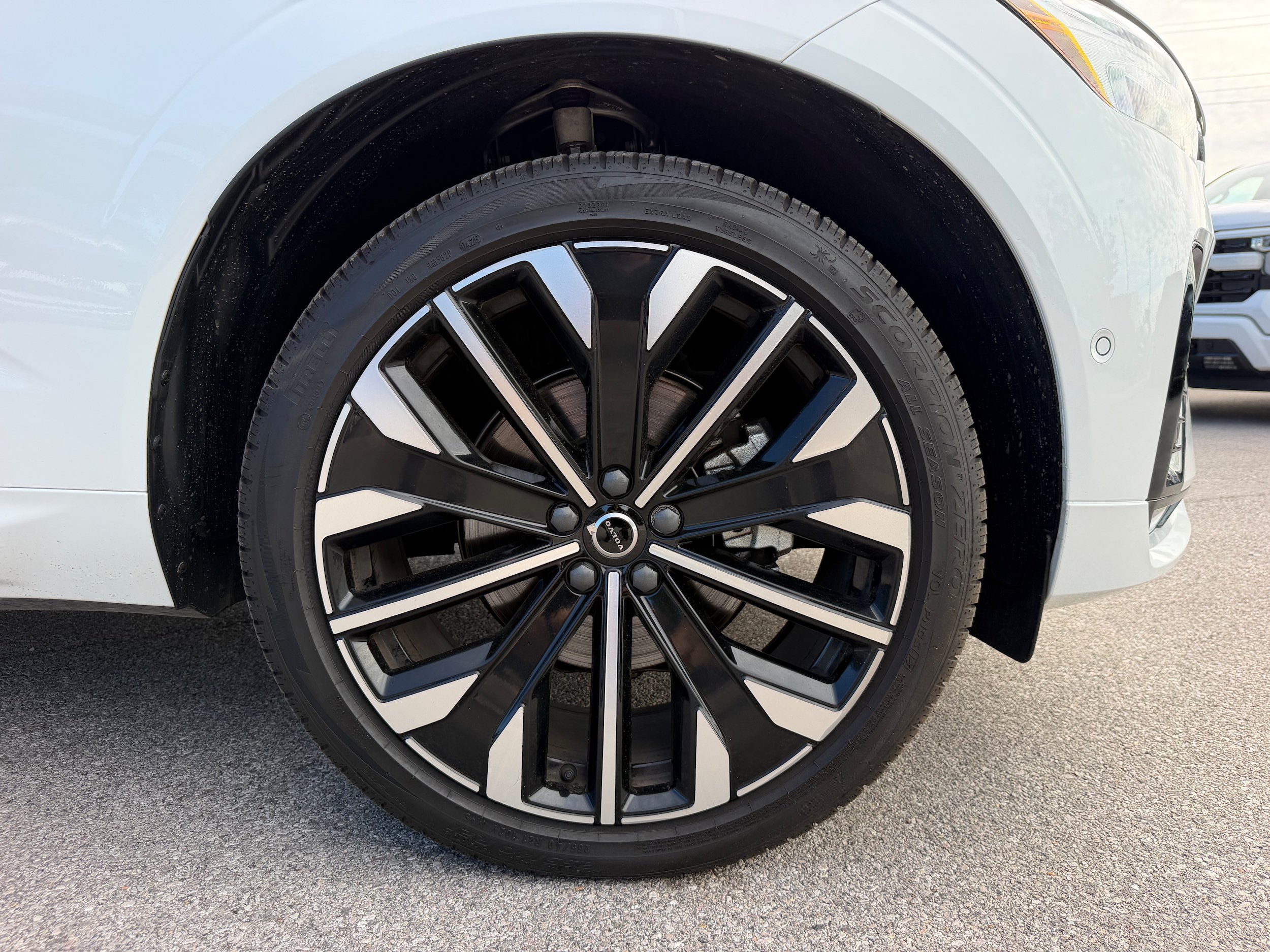 Certified 2026 Volvo XC60 B5 Ultra w/ Protection Package Premier AWD/4WD image 9