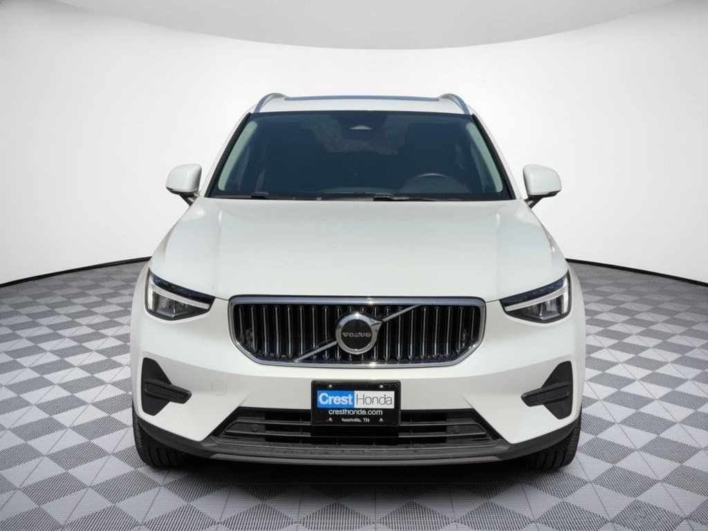 Used 2025 Volvo XC40 B5 Core AWD/4WD image 6