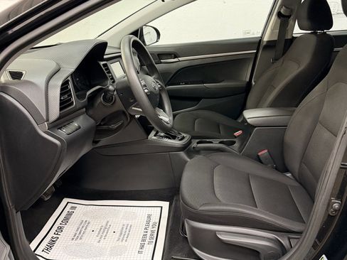 Used 2019 Hyundai Elantra SE w/ Cargo Package image 16