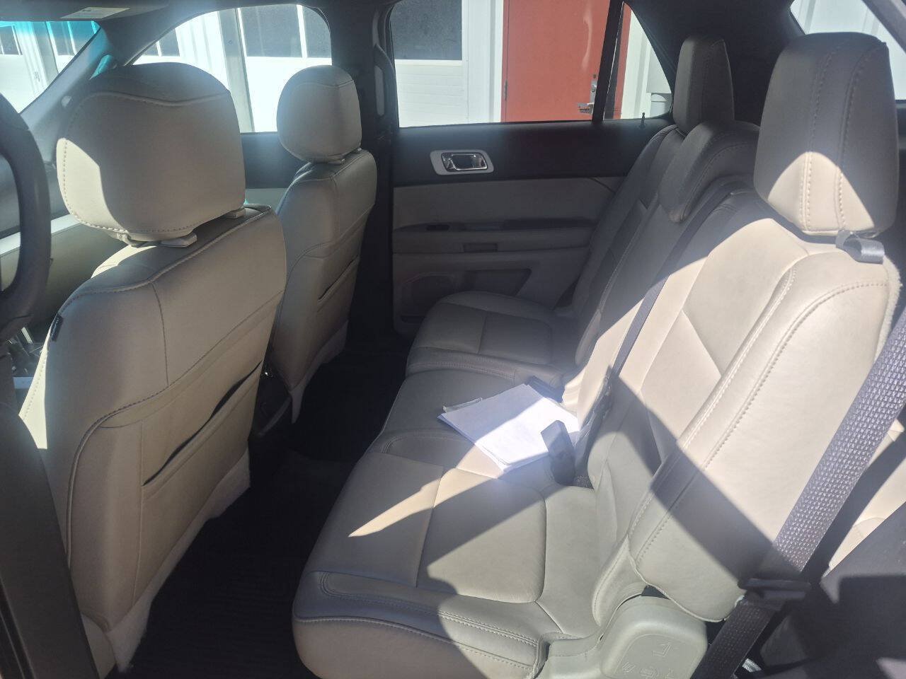 Used 2015 Ford Explorer XLT w/ Equipment Group 202B AWD/4WD image 12