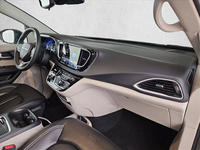 Used 2023 Chrysler Pacifica Touring-L FWD image 22
