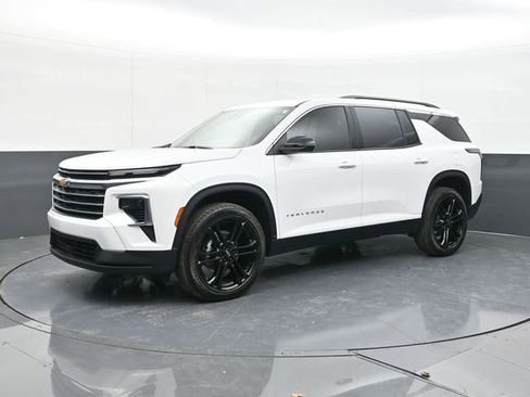 New 2026 Chevrolet Traverse LT w/ LPO, Floor Liner Package image 7