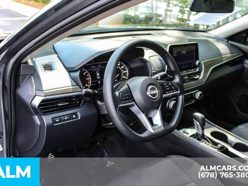 Used 2025 Nissan Altima 2.5 SV FWD image 31