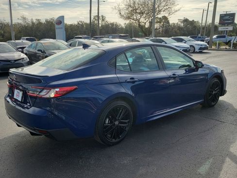 Used 2025 Toyota Camry SE image 3