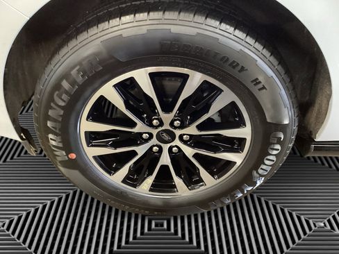 Used 2025 Ford Expedition Max Platinum image 14