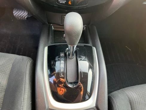 Used 2015 Nissan Rogue SV w/ SV Premium Package AWD/4WD image 18