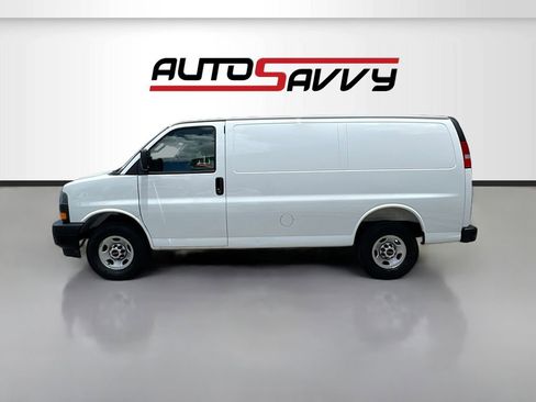 Used 2025 GMC Savana 2500 w/ Driver Convenience Package RWD image 4