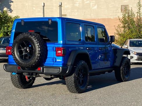 Used 2024 Jeep Wrangler Unlimited image 5