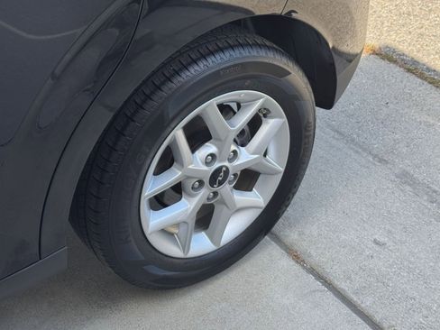 Used 2025 Kia Soul LX w/ LX Technology Package FWD image 28