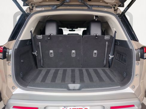 Used 2023 Nissan Pathfinder Platinum w/ Black Appearance Package FWD image 14