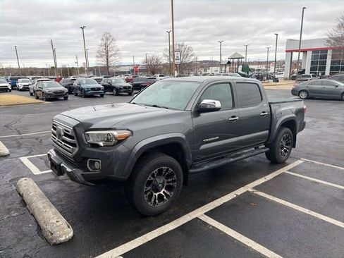 Used 2018 Toyota Tacoma Limited image 15